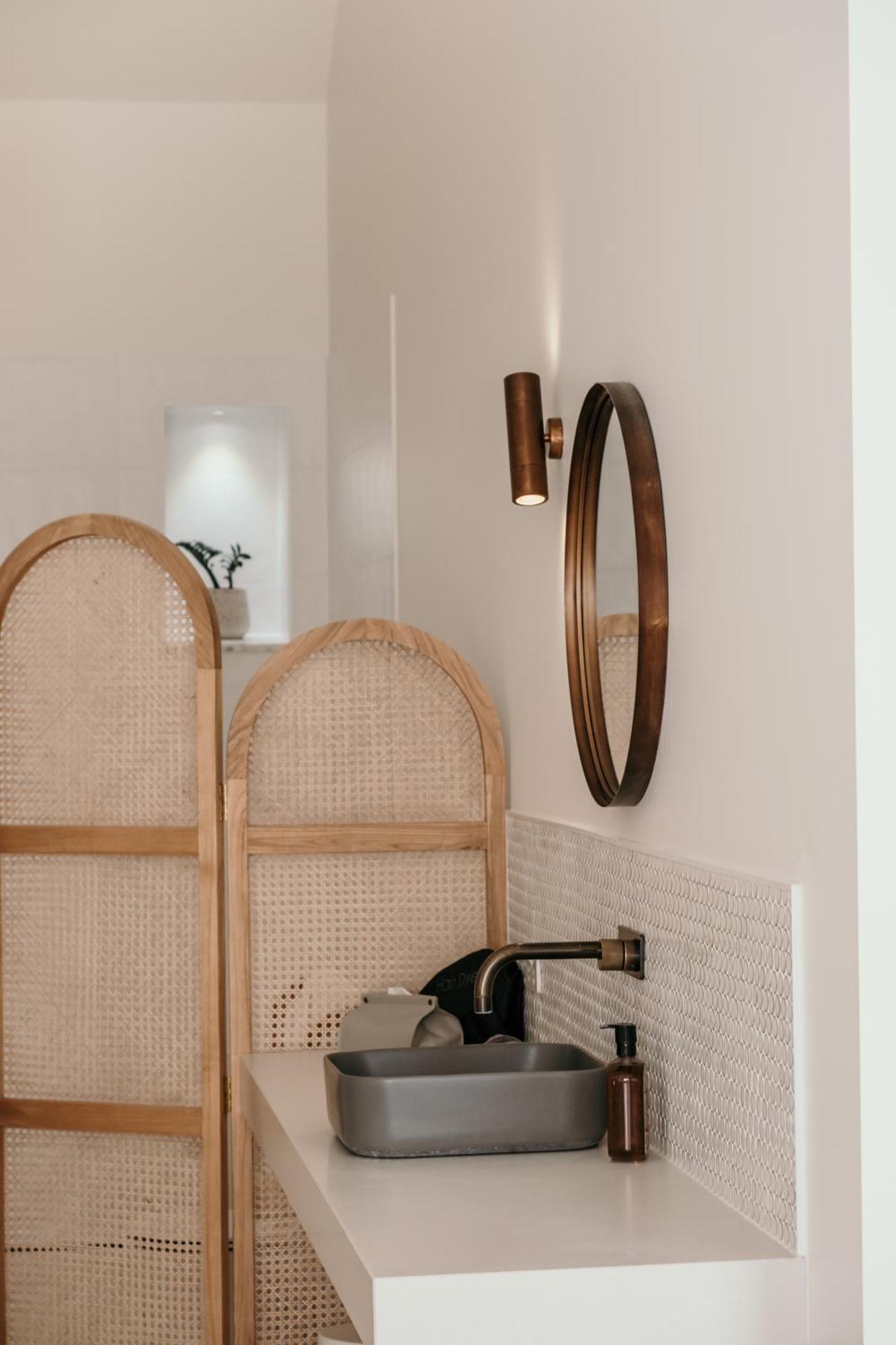 The Oak & Anchor Hotel Port Fairy Ngoại thất bức ảnh A wall-mounted mirror