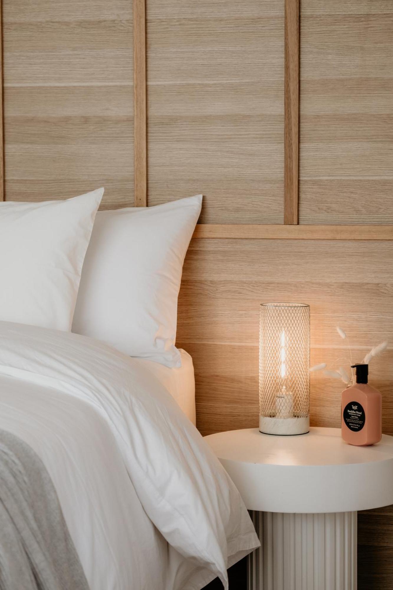 The Oak & Anchor Hotel Port Fairy Ngoại thất bức ảnh A candle lamp