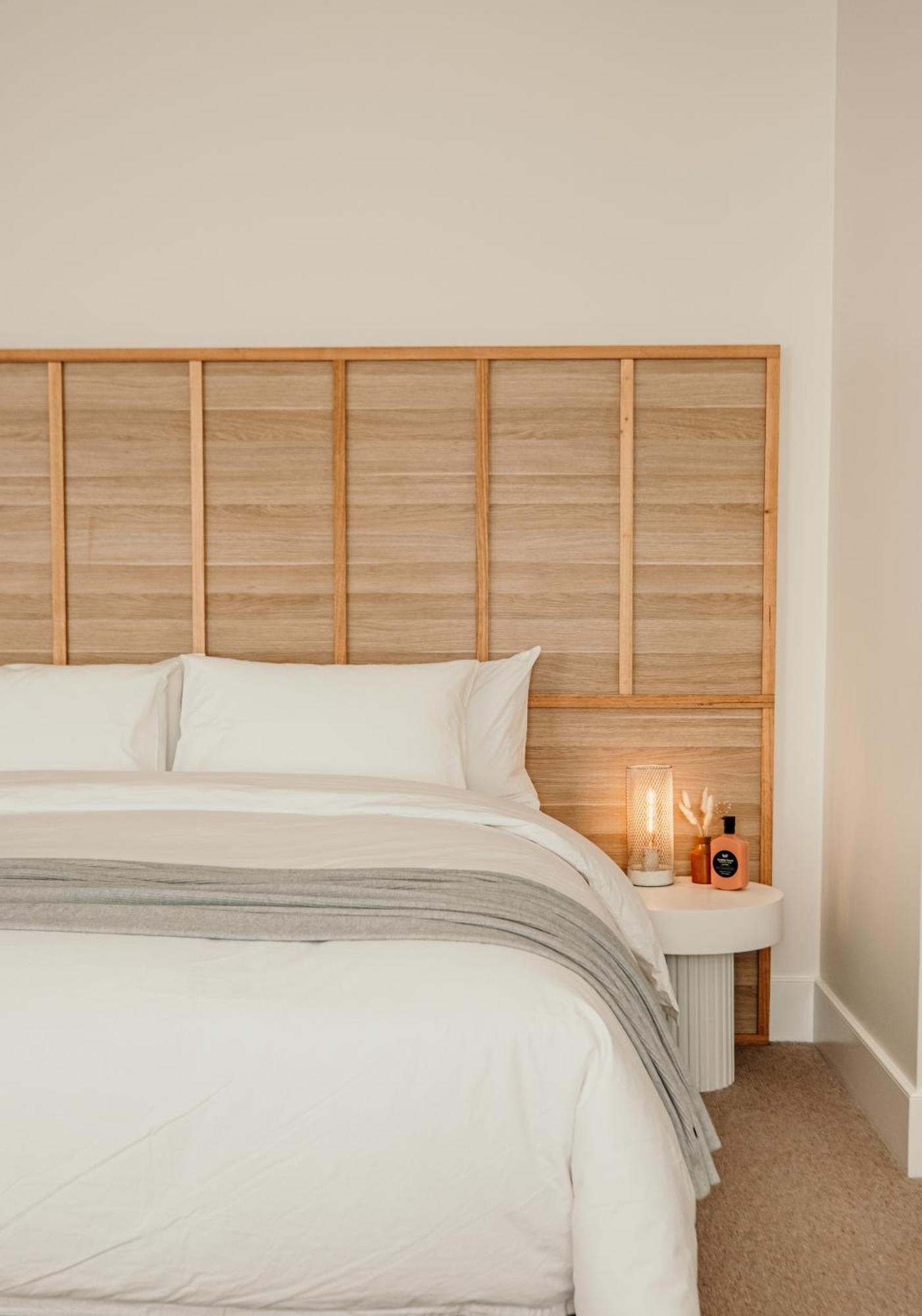 The Oak & Anchor Hotel Port Fairy Ngoại thất bức ảnh A bamboo headboard