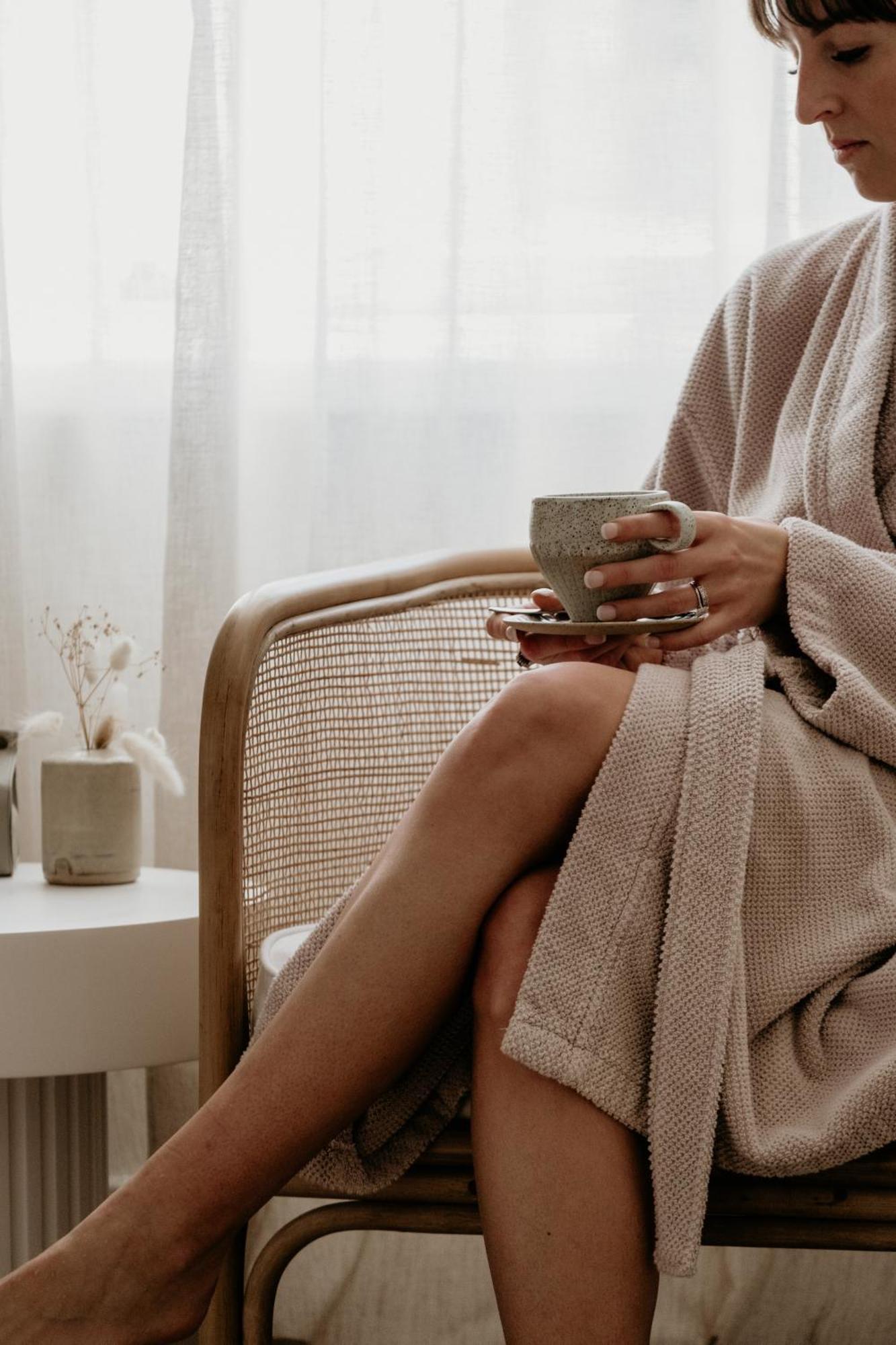 The Oak & Anchor Hotel Port Fairy Ngoại thất bức ảnh A woman wearing a bathrobe