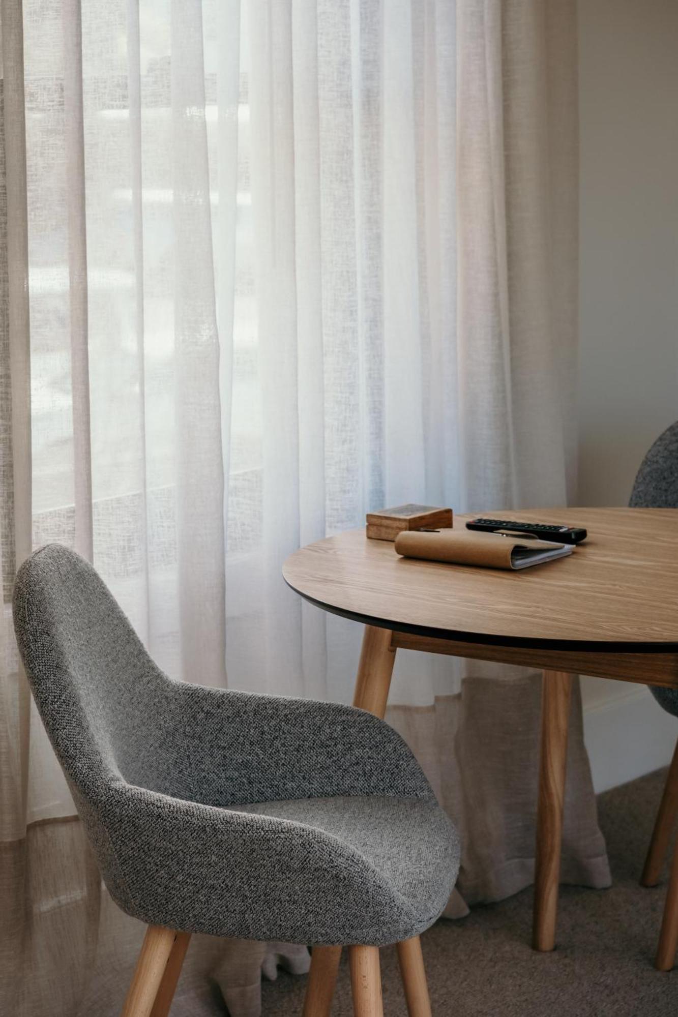 The Oak & Anchor Hotel Port Fairy Ngoại thất bức ảnh A curtain