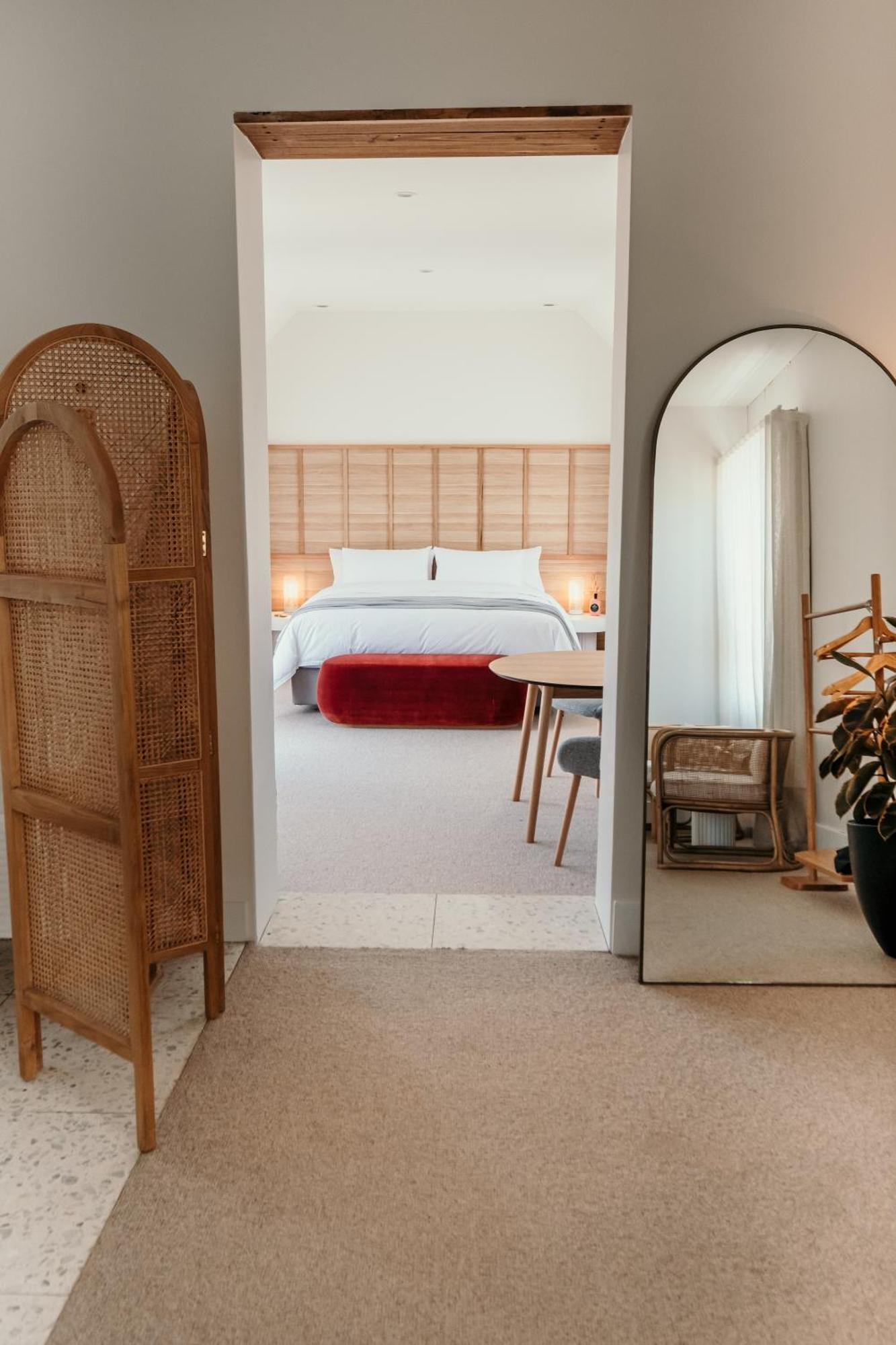 The Oak & Anchor Hotel Port Fairy Ngoại thất bức ảnh A bedroom at the hotel